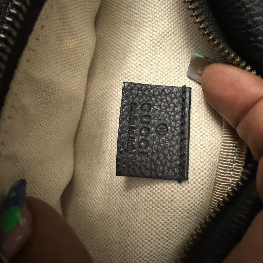 Small Gucci belt bag. Size 90. Worn once. Authentic. Price firm $600. Brand new - Picture 4 of 4